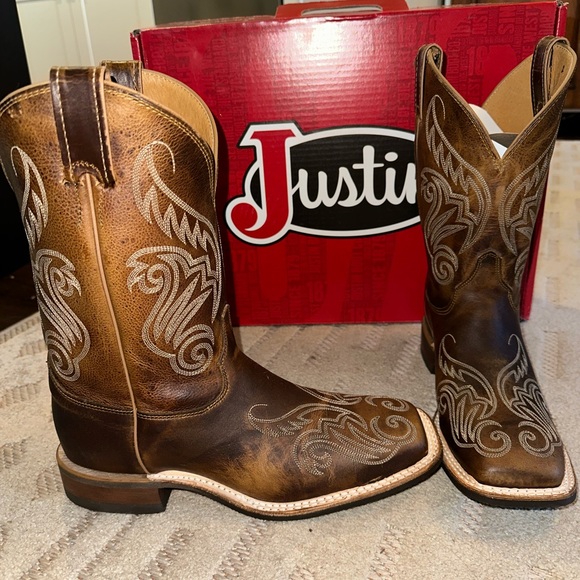 Justin Boots size 11. Width B. Square toe. I ordered wrong size. Brand new. - Picture 1 of 5
